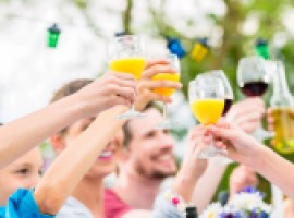 Zo organiseer je een leuke buurtbarbecue met je buitenkeuken